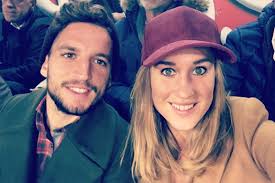 Kat kerkhofs post sensuele tiktok van haar en dronken dries mertens en mag het nu uitleggen. Nostalgie Zo Zag Kat Kerkhofs Eruit Tijdens Haar Kinderjaren