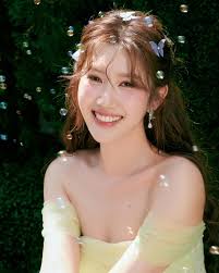 Thúy Ngân giữa tin hẹn hò Võ Cảnh