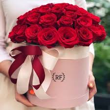 How to send flowers in a box. Send Roses In Box To Moscow Order Roses Online Russia Flora