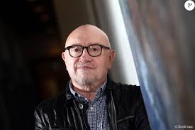 Tráiler ficha del filme], quinto largo como director de michel blanc tras marche à l'ombre (nominada al césar 1985 a mejor ópera prima), mala fama (premio a mejor guion en cannes 1994 y nominada al césar 1995 de la. Michel Blanc Realisateur Et Acteur Avant Premiere Du Film Voyez Comme On Danse A Lille Le 20 Septembre 2018 Purepeople