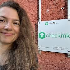 Flora Maxwell's Instagram, Twitter & Facebook