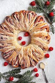 This savoury bread wreath is packed with delicious seeds and herbs and is easy to prep. Raspberry Vanilla Wreath Bread Tutti Dolci