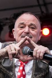 Nagy feró szerint egy rockzenekarnak a hatalomhoz kell dörzsölődnie. Nagy Fero Sztarlexikon Starity Hu
