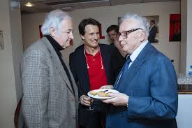 Nos confrères affirment que rtl réfléchit activement à la succession de philippe bouvard, qui, à 84 ans et après 38 ans aux commandes des grosses têtes, devrait très prochainement prendre sa retraite. 50 Ans D Antenne De Philippe Bouvard Sur Rtl L Anniversaire Continue