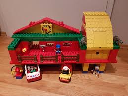 hier siehst du eine feuerwehrstation aus lego duplo diese und weitere bauideen gibt es auf brickaddict de einem blog fur l lego duplo feuerwehrstation lego
