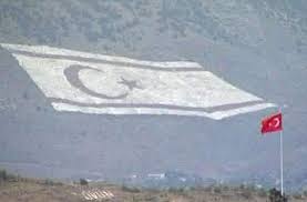 Ulusal bayrak, kıbrıs türk cumhuriyeti kuzey bir bayrak direği üzerinde. Kktc Bayragi Guinness E Aday Turkiye Nin Ekonomi Portali Sondevir