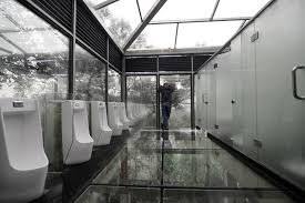 I rivestimenti per bagni più belli includono diversi materiali, anche piuttosto pregiati. Architettura Giro Del Mondo Con I Bagni Pubblici Piu Belli E Strani Corriere It