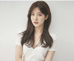 조수민(민설아)는 청아 예고에 수석 합격 했다는 이유로 펜트하우스에 사는 아이들에게 괴롭힘을 당하고 눈물을 흘린다. ë°°ìš° ì¡°ìˆ˜ë¯¼