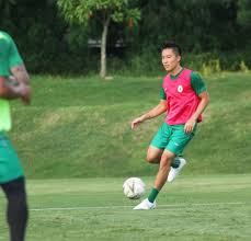 Arthur started playing football in jakarta since he was seven years old, and had attracted the attention of the manchester united youth academy. Bykb2gd7uxossm