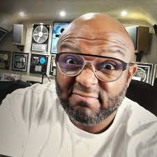 Coming up to one week of the unplanned, impromptu no moustache new look (I  slipped while trimming) and I don't completely hate it any more. Although  I've been told it's giving: -