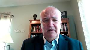 Iowa apunta a GOP Joni Ernst para destituirla, diciendo que «no votas como»  los republicanos.