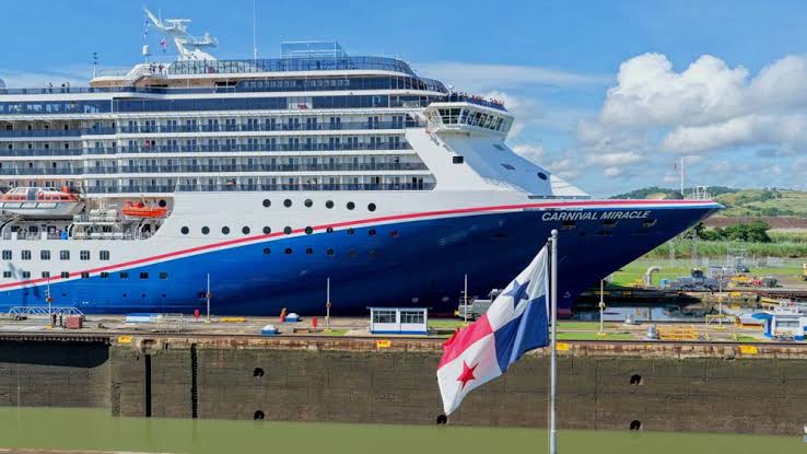 Carnival Miracle inaugura temporada de cruceros 2026-2027 del Canal de Panamá con más de 220 tránsitos programados