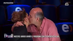 Durante el mes de mayo, muchas informaciones comenzaron a surgir sobre el supuesto. Por Pandemia Mega Agrego Aclaracion En Pantalla Por Beso Entre Gnecco Y Arregui En Got Talent Chile Tv Y Espectaculo Biobiochile