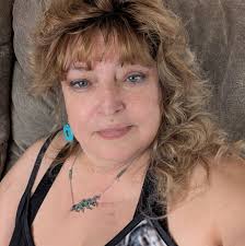 Jason Momoa with his mom and dad 🥰💚