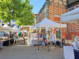 Trouvez votre location de vacances idéale parmi un large choix allant de nos 1 123 location maison de vacances à nos 2 620 magnifiques location appartement de vacances et offrez vous un séjour. Marche Des Createurs Locaux Jusqu Au 30 Septembre Saint Jean De Luz