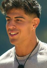 Toni Hannah's Instagram, Twitter & Facebook