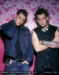 Benjamin levi madden / joel rueben madden benji and joel's original last name was combs, but in honor of their mother and because of their bad relationship with their father, they legally changed their last name to madden (their mother's maiden name). Benji And Joel Madden Fan Club Fansite With Photos Videos And Mehr