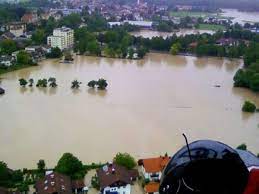 Auch wenn die flut spektakuläre bilder bietet: Bilder Zeigen Berchtesgaden Nach Der Grossten Hochwasser Katastrophe Seit 100 Jahren Berchtesgaden
