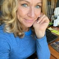 Nikki Reilly's Instagram, Twitter & Facebook