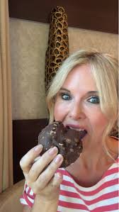 What are the best flavors of schneeballen to try?