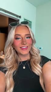 Lauren Weekley's Instagram, Twitter & Facebook