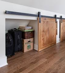 Home Sweet Home Amenager Le Grenier Pour Creer Un Atelier Travaux Pratiques Plumetis Magazin Deco Combles Amenagement Combles Chambre Rangement Combles