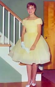 Mom Caught Me Dressing Up When I Was In My Teens She Never Told My Father But In Return She Made Me Promise To Stop Doing It Pretty Dresses Dresses Dress
