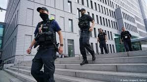 Erste befunde deuten nun tatsächlich auf eine vergiftung des russischen oppositionellen hin. Charite Holt Alexej Nawalny Aus Kunstlichem Koma Aktuell Europa Dw 07 09 2020