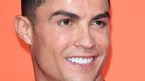 Cristiano ronaldo frisur 2012 nachmachen? Cristiano Ronaldo Uberrascht Mit Einer Neuen Frisur Intouch