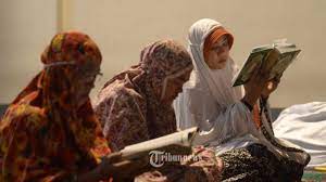 Tidak ada yang tahu waktu malam lailatul qadar kecuali allah swt. Kapan Malam Lailatul Qadar 2020 Berikut Tanda Tanda Dan Amalan Yang Dianjurkan Rasulullah Saw Tribunnews Com Mobile