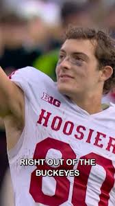 markingramll never met a crowd he didn't like 🤣🏄‍♂️