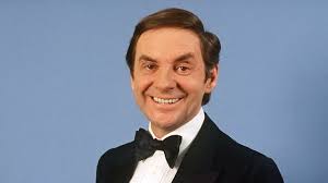 German actor, dubbing speaker and singer, born 16 january 1944 in dresden, germany. Der Entertainer Barfuss Oder Lackschuh Harald Juhnke Ware 90 Geworden