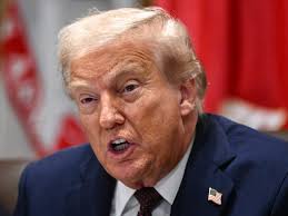 Satirisch studentenblad gaat grondig in de fout met bewerkte foto 'sexy'  Anne Frank