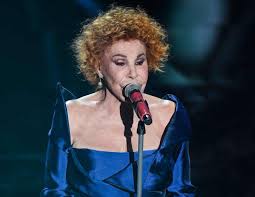 Questa sera sul palco dell'ariston ornella vanoni sarà ospite alla serata finale del festival di sanremo, e' la sua decima sanremo 2021, ornella vanoni e francesco gabbani insieme sabato 6 marzo. Ornella Vanoni Al Festival Di Sanremo 2021 Duetto Con Un Ex Concorrente