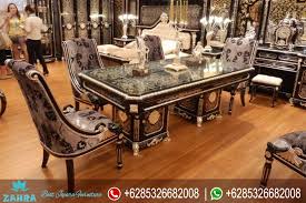 Harganya pun bervariasi tergantung model dan kebutuhan bagi rumah hunian itu sendiri. Set Meja Kursi Makan Klasik Hitam Model Eropa Mewah Terbaru Mm 216 Zahra Furniture