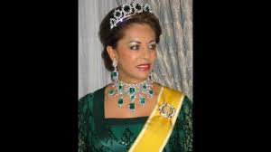 This tiara was made in 1992. Sultanah Kalsom Binti Abdullah Youtube