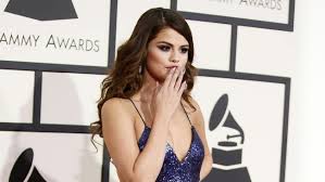 Album baskara tak hanya berbicara soal dirinya, tapi juga tentang. Dari Vogue Ke Vuitton Selena Gomez Bintang Baru Fesyen