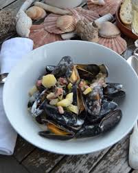 Muscheln Kochen Auf Normannische Art Mit Apfel Und Bacon Rezept Muscheln Kochen Lebensmittel Essen Muscheln Rezept