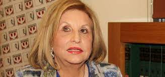 Αξίζει να παρατηρήσουμε ότι το. Thes 8rhnos Gia Thn Fanh Pallh Petralia Pe8ane O Syzygos Ths