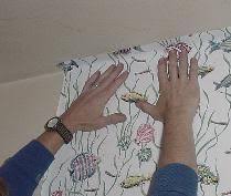 Tapezieren Com Anleitung Zum Tapezieren Zuschneiden Kleistern Zusammenlegen Anbringen Der Tapete Reparaturen Diy Tapezieren Kuche Tapezieren Und Tapeten