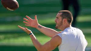 Along with his siblings, david carr and darren carr. Nfl Derek Carr Bekennt Sich Klar Zu Las Vegas Raiders