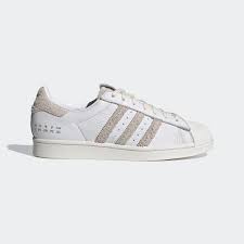 Launched in 1969, adidas superstar shoes have gone from basketball courts to street style. Adidas Superstar Schuh Weiss Adidas Deutschland
