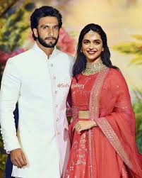 Married Couple Deepikapadukone Ranveersingh P Desi Wedding Dresses Indian Wedding Outfits Indian Bridal Outfits