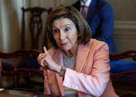 Trump señala a Nancy Pelosi como aprovechada de información privilegiada en operaciones bursátiles | Demócrata
