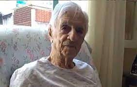 O ator orlando drummond, intérprete do seu peru na escolinha do professor raimundo, morreu nesta terça (27/7) em sua casa, no rio, aos 101 anos, em …. Orlando Drummond Segue Lutando Contra Infeccao Grave E Nao Tem Previsao De Alta Babadosdanet As Fofocas Babados Da Internet Tudo Em Um Lugar So