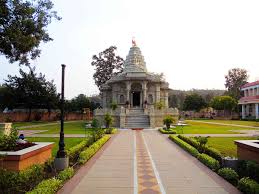 Shegaon is located around 300km west from the city of nagpur and 550 km east from the city of mumbai.it's a small portion with no proper facilites but train stops due to gajanan maharaj. Gajanan Maharaj Temples Wikipedia