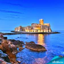 Between the two an awful lot has happened in 5000 years. Crotone In Italy Splendour Of Magna Grecia With Its Cultural Heritage And Crystal Clear Seawater Crotone In Italia E Uno Sp Vita Notturna Paesaggi Turismo