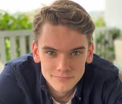 Claire's pop up petit cabaret presents Noah Mullins