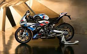 We have redesigned nearly every component of the rr. Die Bmw M 1000 Rr Bei Cloppenburg Cloppenburg Gruppe