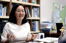 다만 본 경선 당원 비중이 70%로 높아 조직표가 막판 결집해 순위가 뒤집힐 가능성도 남아 있다. ì†ë³´ ê¹€í˜„ì•„ Shì‚¬ìž¥ í›„ë³´ìž ìžì§„ ì‚¬í‡´ ê²½í–¥ì‹ ë¬¸